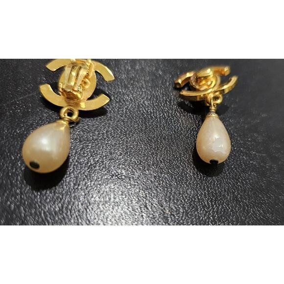 Chanel Classic CC Turnlock and Pearl Drop Earrings 24K Gold Plated - Picture 7 of 7